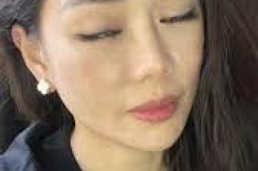 于正和朋友庆祝48岁生日董璇、古力娜扎等明星也在场